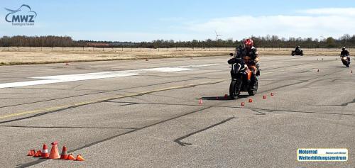 MWZ-Motorradtraining-Ausweichen-Intensivtraining