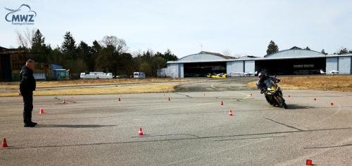 MWZ_Motorrad-Intensivtraining-Platz-Kurventechnik